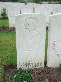 Etaples Military Cemetery - Hutchinson, Reginald Hugh